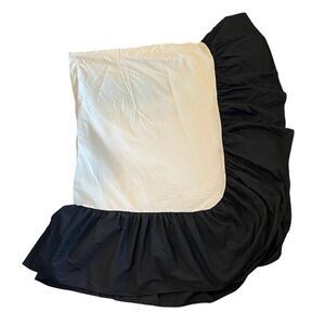 J.P. Steven’s and Co. Inc. Black Dust Ruffle Queen Size Bed GUC